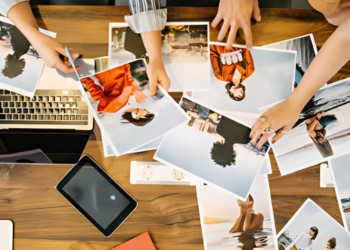 Waarom verdwijnen vrouwen boven de 40 uit media en reclame?