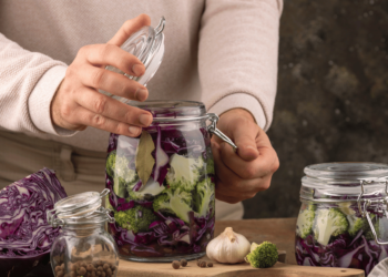 Gefermenteerd Voedsel Zelf Maken: 15 Recepten voor een Gezonde Darm