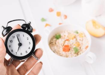 Intermittent Fasting voor Vrouwen: De 12:12 Methode, Eetschema & Voedingsadvies
