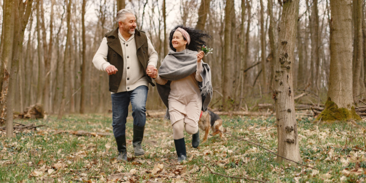 De Boswandeling van Arie en Jantine: Een Date met een Onverwachte Wending