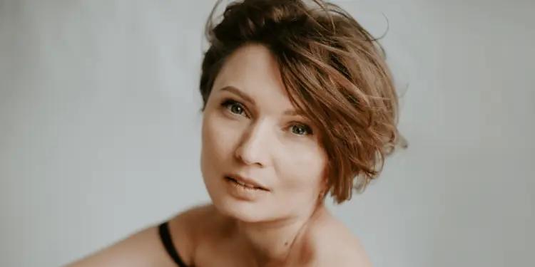 Zelfvertrouwen en Sensualiteit na 40: Omarm Jouw Vrouwelijke Kracht zonder Stereotypen